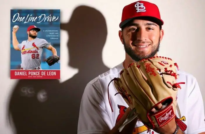 Lanzador de los Cardinals anuncia su primer libro