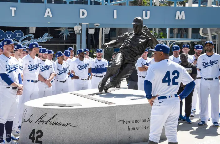 Dodgers consiguen el triunfo en el Jackie Robinson Day