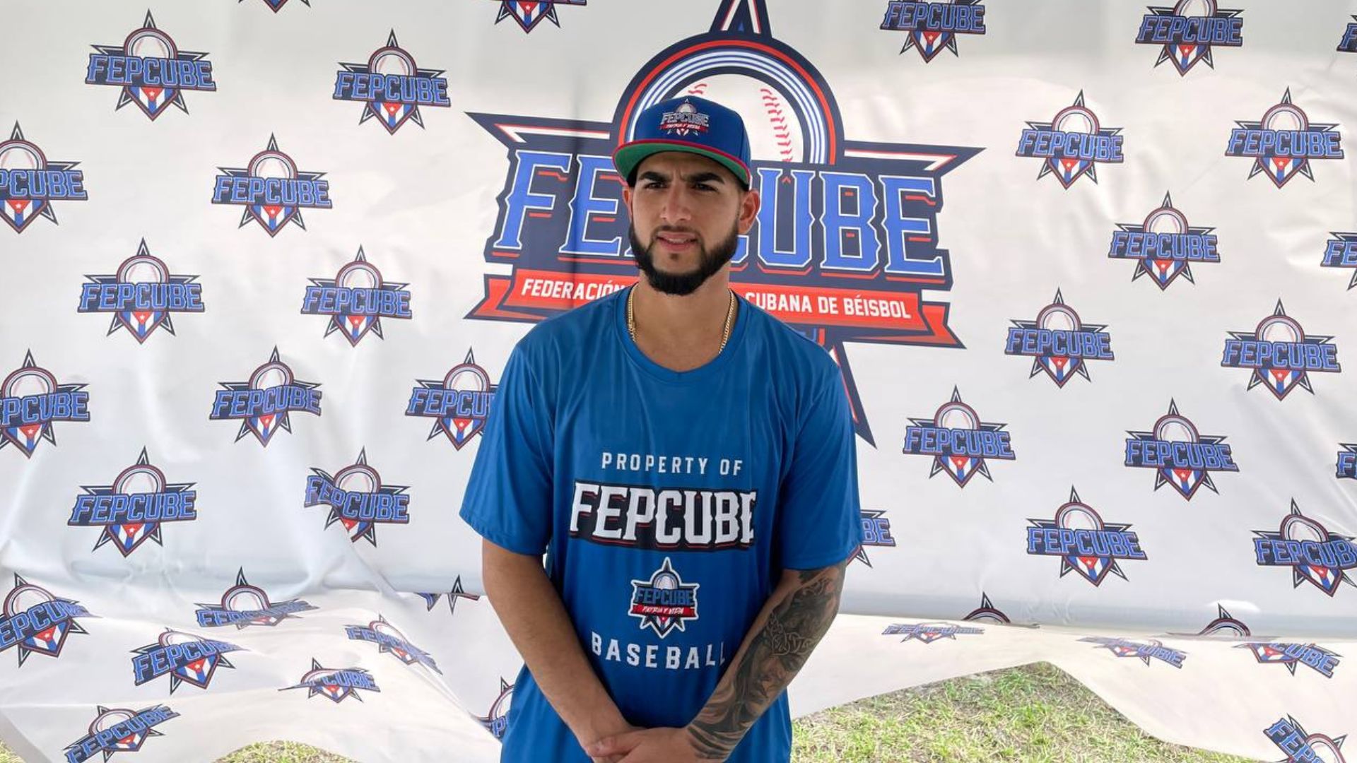 El lanzador zurdo de los Orioles de Baltimore, Cionel Pérez, estuvo presente en el más reciente entrenamiento del equipo Federación Profesional Cubana de Béisbol (FEPCUBE)