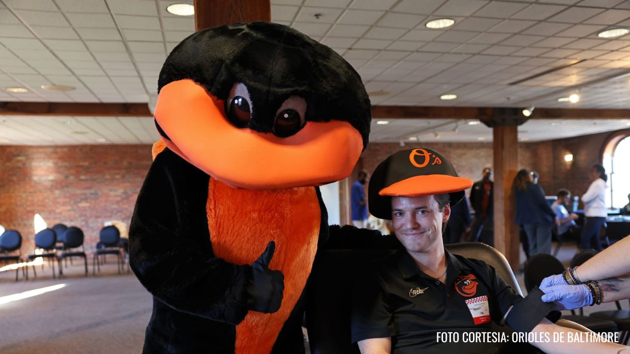 ORIOLES AND CAREFIRST HOST WINTER ACCESSORY COLLECTION AS PART OF GIVING TUESDAY